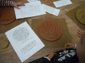 Taller de Escritura en barro para Niños