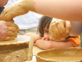 Taller en vivo de torno alfarero de pie en San Esteban 2013