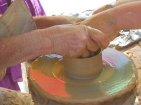 Taller en vivo de torno alfarero de pie en San Esteban 2013